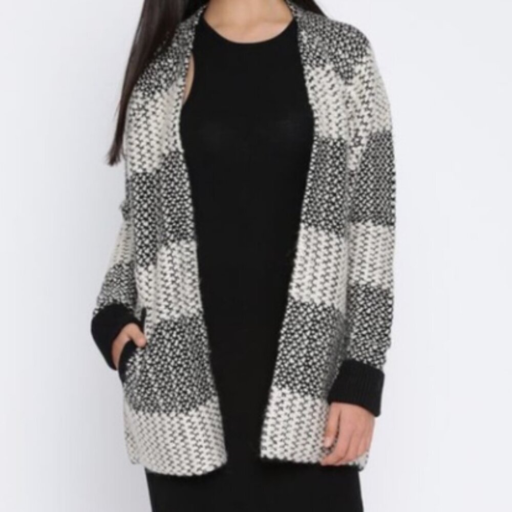 Forever 21 Plaid Chunky Knit Open Cardigan - Medium in Black and Cream